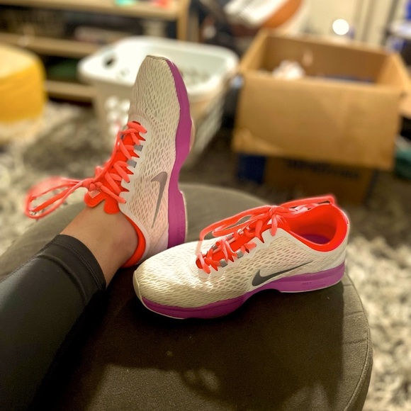 Nike Zoom Tennis Shoes Women’s Size 6.5 - Picture 5 of 7